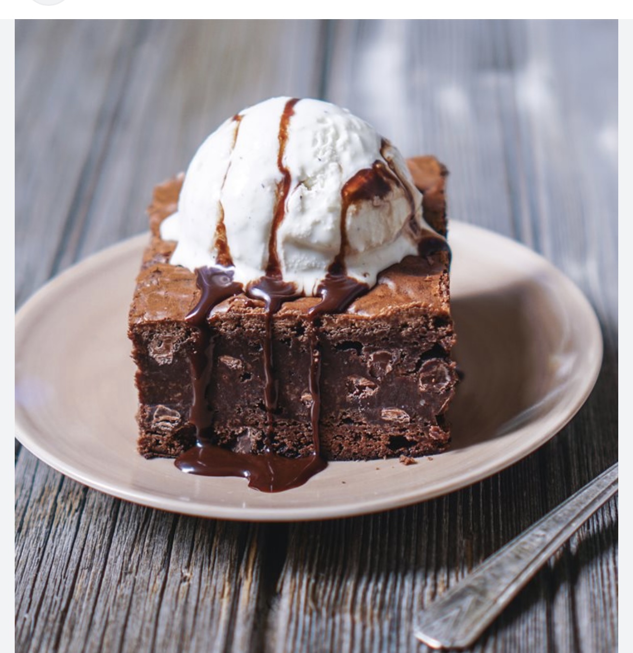 Chocolate brownie with ice cream 